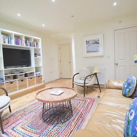 Town Centre Apartment With Parking 帕兹托 外观 照片